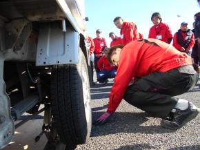 「僕の愛車、ジャッキポイントは･･･？」