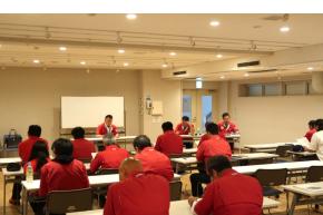 資料を用いて再確認を行い、質疑応答を交わす