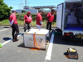 屋外実習を行う