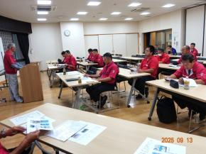 資料を用いて学び、質疑応答を交わす