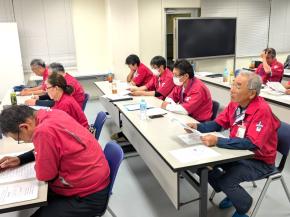 真剣に聞き入り、学びを深める