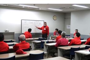 先輩運送店の体験談を共有し、学びを深める