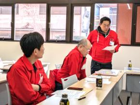 商品の積み方、並べ方を再確認