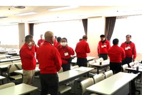 身だしなみチェックからスタート「服装よし！」