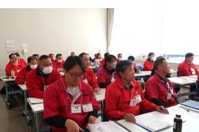 資料を活用し、荷扱いの基本を学ぶ